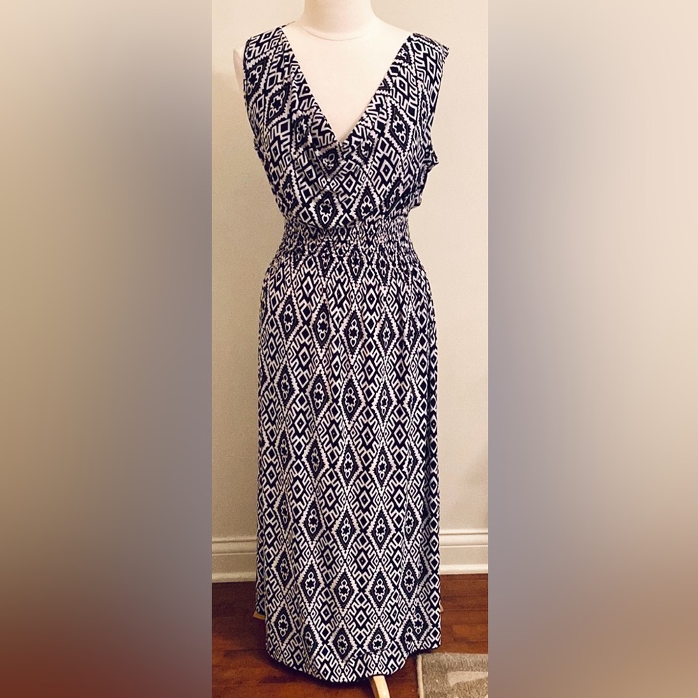Victoria Leland Black White Geometric SZ XL Modern Elegant Smocked Maxi Dress